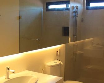 Segara Suites - Subic Bay Freeport Zone - Bathroom