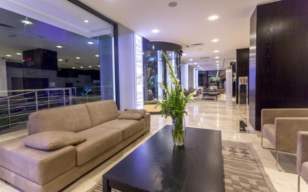Business Hotel thumbnail 3