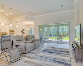 Hernando Home 12 Mi to Crystal River! - Hernando - Living room