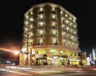 The Grand Dame Hotel - אילוילו סיטי - בניין