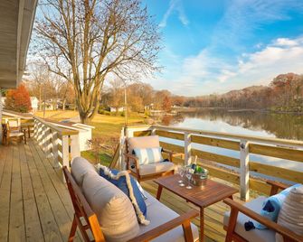 Lakefront 5br - Fire Pit, Kayaks, Game Room, Water Toys, & More! - Decatur - Balkon