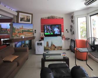 Aparthotel Maison Suisse - Asuncion - Living room