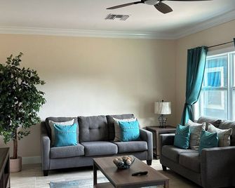 Luxury Exuma 2bdrm Apartment, Newly Built, #3 - Farmer’s Hill - Soggiorno