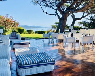 Unahotels Club Hotel Ancora - Stintino - Patio