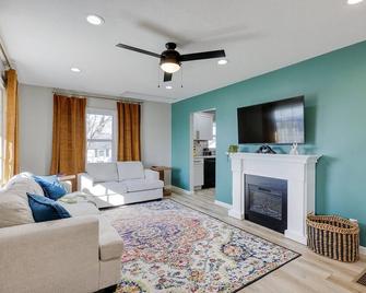 Quaint and colorful with fun amenities! - Shelbyville - Sala de estar
