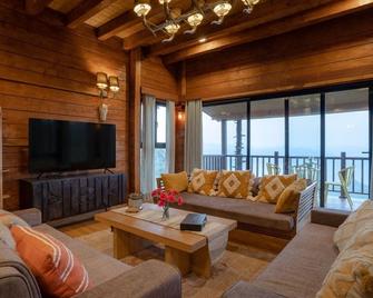 Avalon Cottages Kanatal - Kanatal - Living room