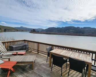 The Viking House-Charming Riverfront Home Breathtaking Views Amenities Starlink - Jenner - Balcony