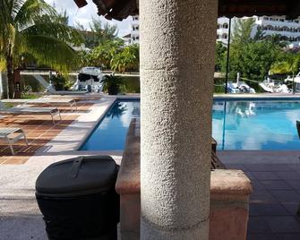 Gorgeous Waterfront Private/Quiet Residential Setting With Yacht Dock - Puerto Juárez - Pool