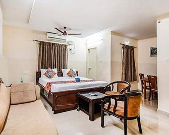 Fabhotel Aditya Yatri Nivas - Nr Tirupati Railway Station - Tirupati - Bedroom
