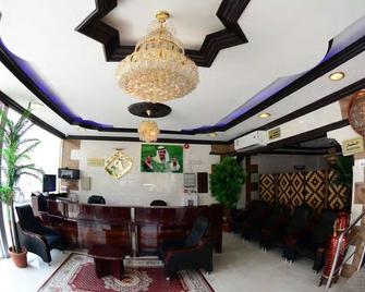 Al Eairy Furnished Apartments Dammam 7 - Dammam - Front desk