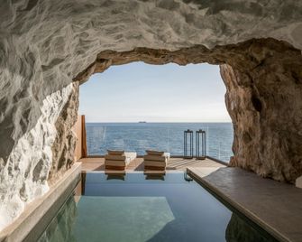 Acro Suites - A Wellbeing Resort - Agia Pelagia - Schlafzimmer