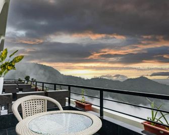 Rumuk Boutique Resort - Dhanaulti - Balcón