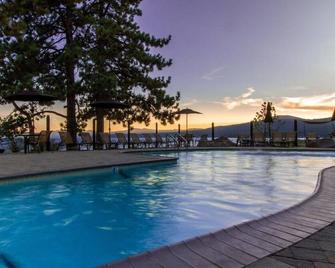 Comfort and Convenience! Free Parking, Outdoor Pool, Spa Tub! - Tahoe Vista - Piscine