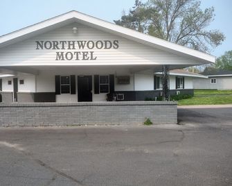 Northwoods Motels - Ladysmith - Edificio
