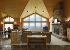 Luxury Lakefront Cabin on Falcon Lake - West Hawk Lake - Wohnzimmer