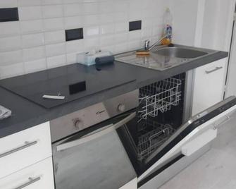 Elbeuf etg1 droite Sweet Home Netflix wifi - Elbeuf - Cuisine