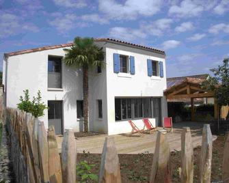 Gîte de la Place - Port-d'Envaux - Building