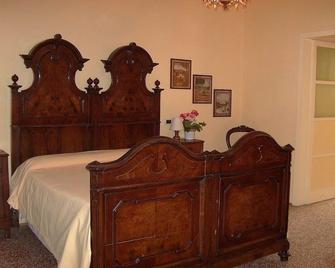 Agriturismo Corte Virgiliana - Mantua - Schlafzimmer