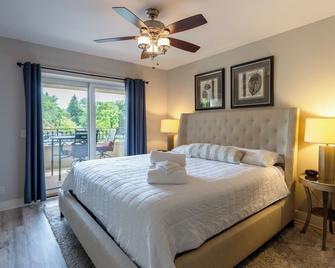 Historical Grand Theatre Condo w/ Shops & Restaurants just steps away! - Grand Haven - Bedroom
