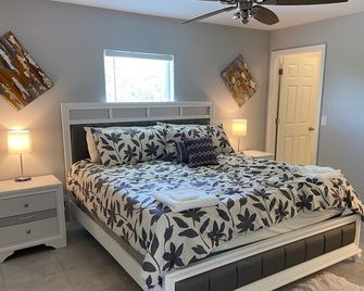 Villa Burnt Store - Family Friendly and Child Safe - Matlacha - Bedroom