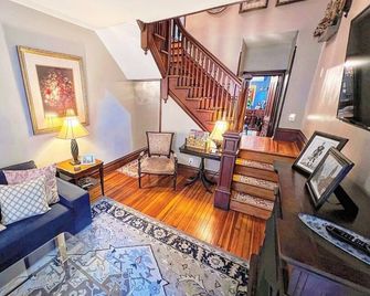 West Broadway Guesthouse with off-street parking - جيم ثورب - غرفة معيشة
