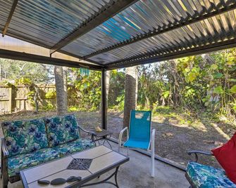 Cape Canaveral Cottage w/ Hot Tub: Walk to Beach - Cape Canaveral - Patio