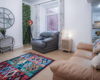 Langland Road - 1 Bedroom Apartment - Mumbles - Swansea - Sala de estar