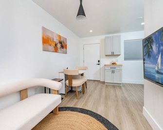 Rest & Explore Miami's Best - Unit C - Miami