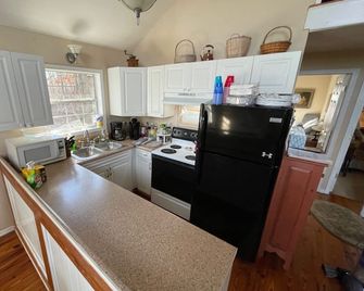 Mountain Hideaway Offering Peace And Quiet, Yet Minutes from Callaway Gardens - Pine Mountain - Keuken