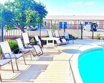 Shiloh Inn Lamesa - Lamesa - Pool