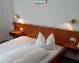 Hotel am Exerzierplatz - Mannheim - Bedroom