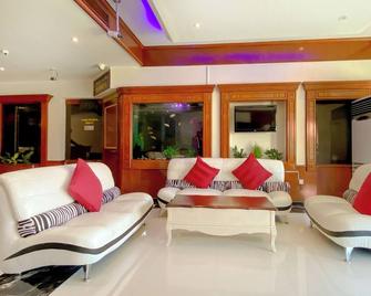New Penninsula Hotel - Dubái - Sala de estar