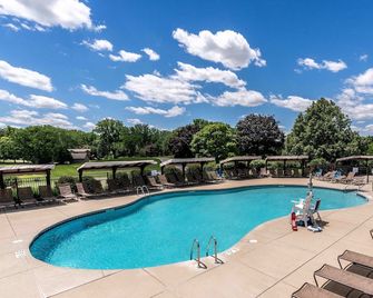 Windmill Cottage at Abbey Springs Near Lake & Shops! - Fontana-On-Geneva Lake - Pool