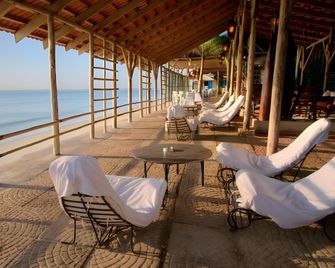 Mediterraneo Hotel & Restaurant - Daressalam - Bar