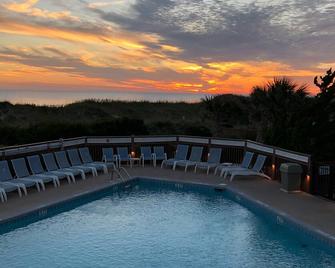 Beautiful Southport, Golf Frontage & Oak Island Beach Club .New Quartz Counters - Southport - Pool