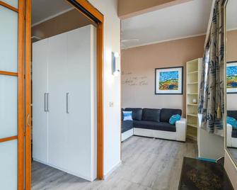 Stunning Apartment In Varazze With Wifi - Varazze - Living room