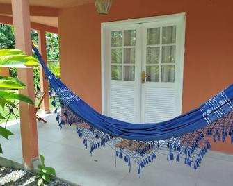 Cozy bungalow for couples 400m from the sea in Arraial dajuda. - Arraial d'Ajuda - Patio