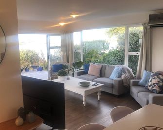 Magical Waterfront Getaway - Waipu - Sala de estar