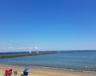 Cozy Loft for 4, 2 min to beaches, UNE, town, dining, outlets, fishing, hiking.. - Biddeford - Beach