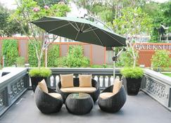 New Cozy Room Suite / Wifi @ Orchard/ Somerset Area - Singapur - Balcón