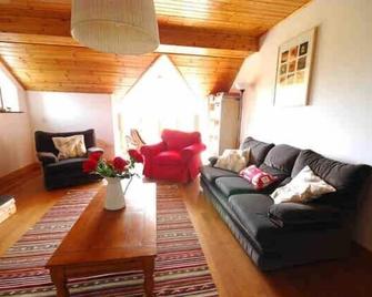 Stunning Large Stone Cottage On The Wild Atlantic Way With Sea Views And Wi-Fi - Goleen - Living room