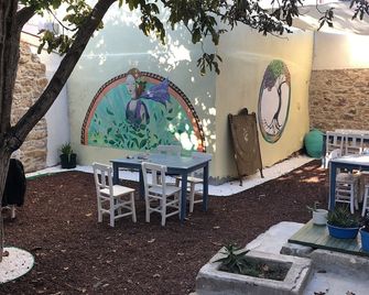Latibule Macaron Guest House - Ayvalik - Patio