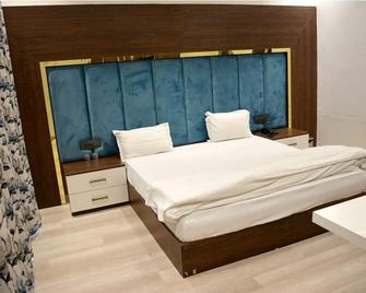 Hotel Silver Ace - Ambāla - Bedroom