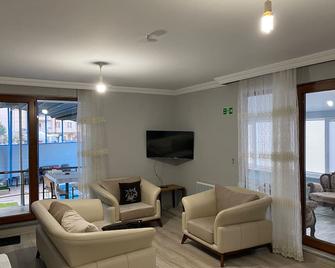 Isıtmalı Havuz Maviköşk - Giresun - Sala de estar