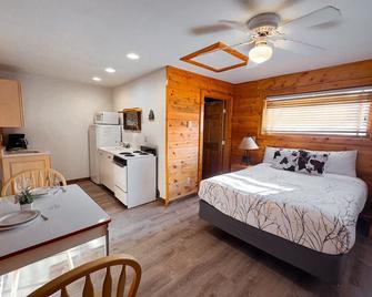 Columbine Charming Cabin, 1 block from the lake, in town, 5 min to RMNP - Grand Lake - Bedroom