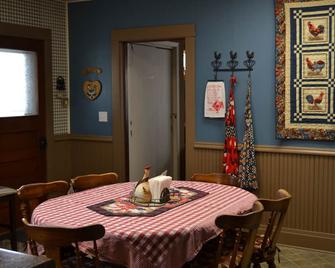 The Hen House Retreat - Lanesboro - Essbereich
