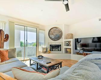 Pool Access Mountain-View Condo in Fountain Hills - Fountain Hills - Wohnzimmer
