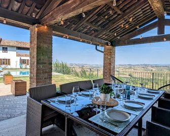 Villa Perla, hilltop location with pool - Calosso