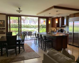 3 Bedroom / 3 Bath Family Friendly Groundfloor Beach Villa! - Kapolei - Restaurant