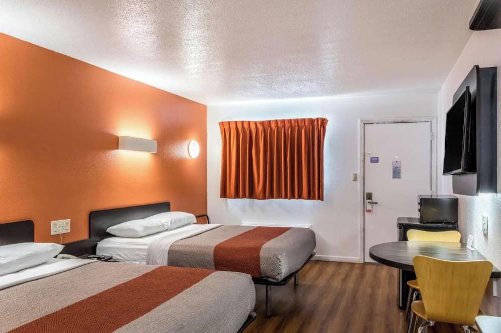 Motel 6 Baltimore Downtown - Baltimore